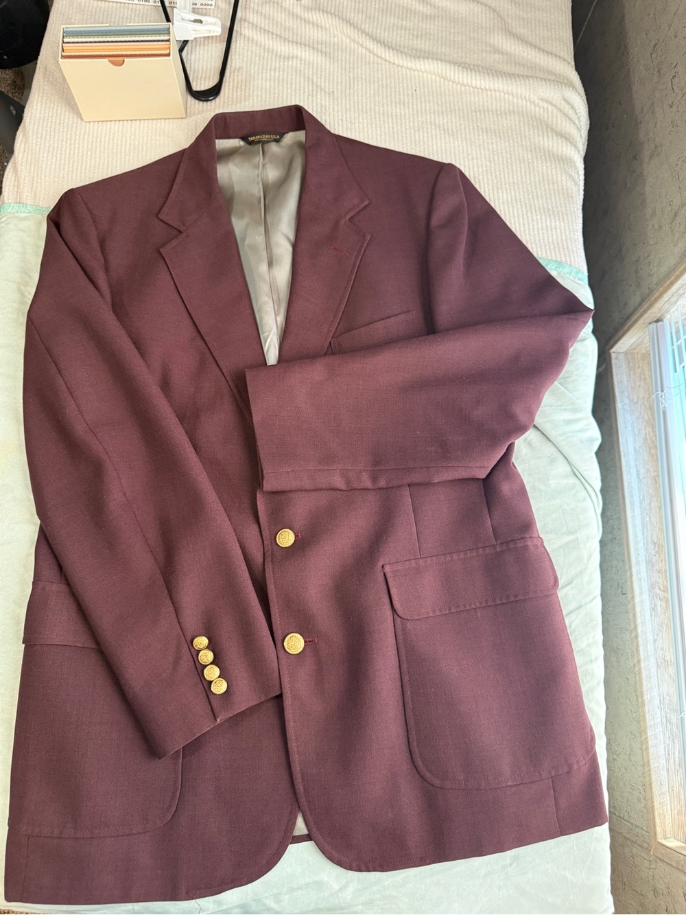 Vintage Y2K Hardwick Men's Burgundy Blazer with Gold Buttons - Tailored Classic